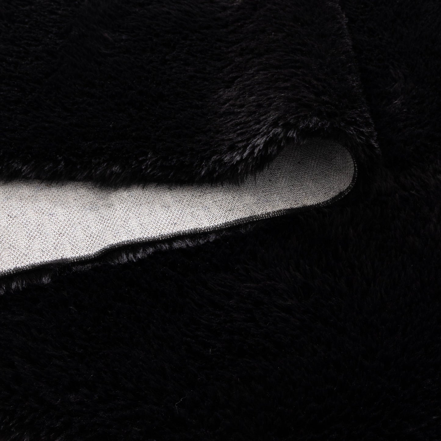 Lyla Machine Washable Shaggy Black Round Rug