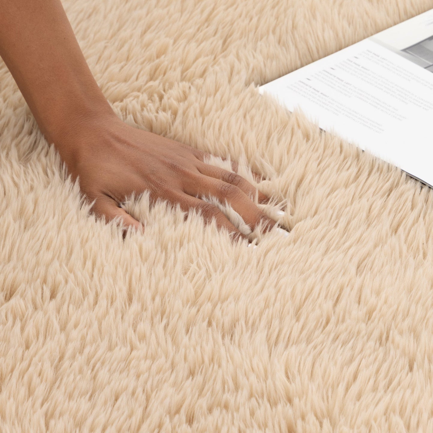 Lyla Machine Washable Shaggy Natural Round Rug