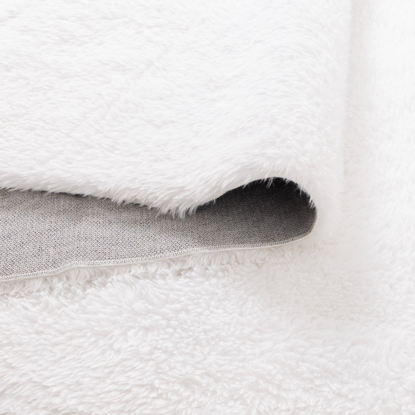 Lyla Machine Washable Shaggy White Round Rug